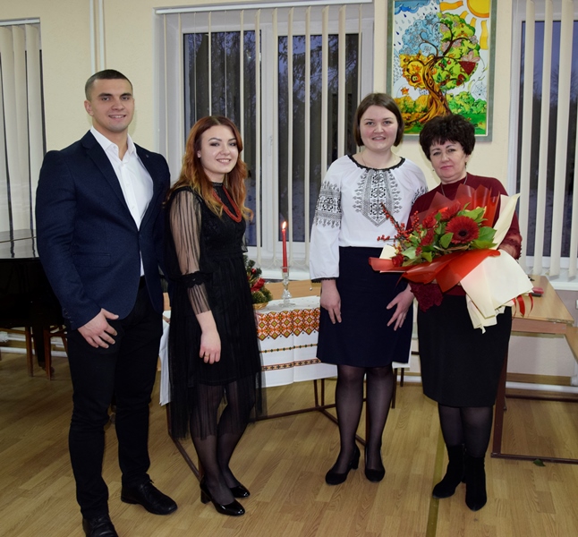 Сергій Корнафель, Наталя Кіндрат, Ірина Бончук і Лілія Проців. В передчутті Різдва